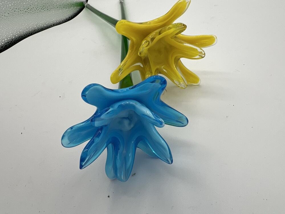 ART GLASS YELLOW,BLUE SPLIT MUM LONG STEM GLASS FLOWER 19 3/4"